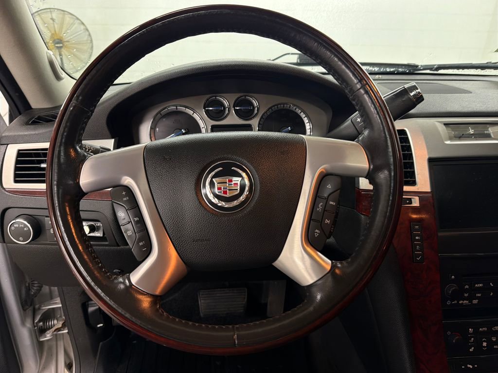Used 2011 Cadillac Escalade Premium AWD/4WD image 21