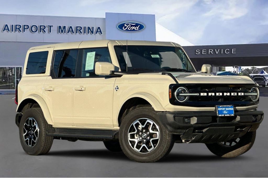 Used 2025 Ford Bronco Outer Banks image 2
