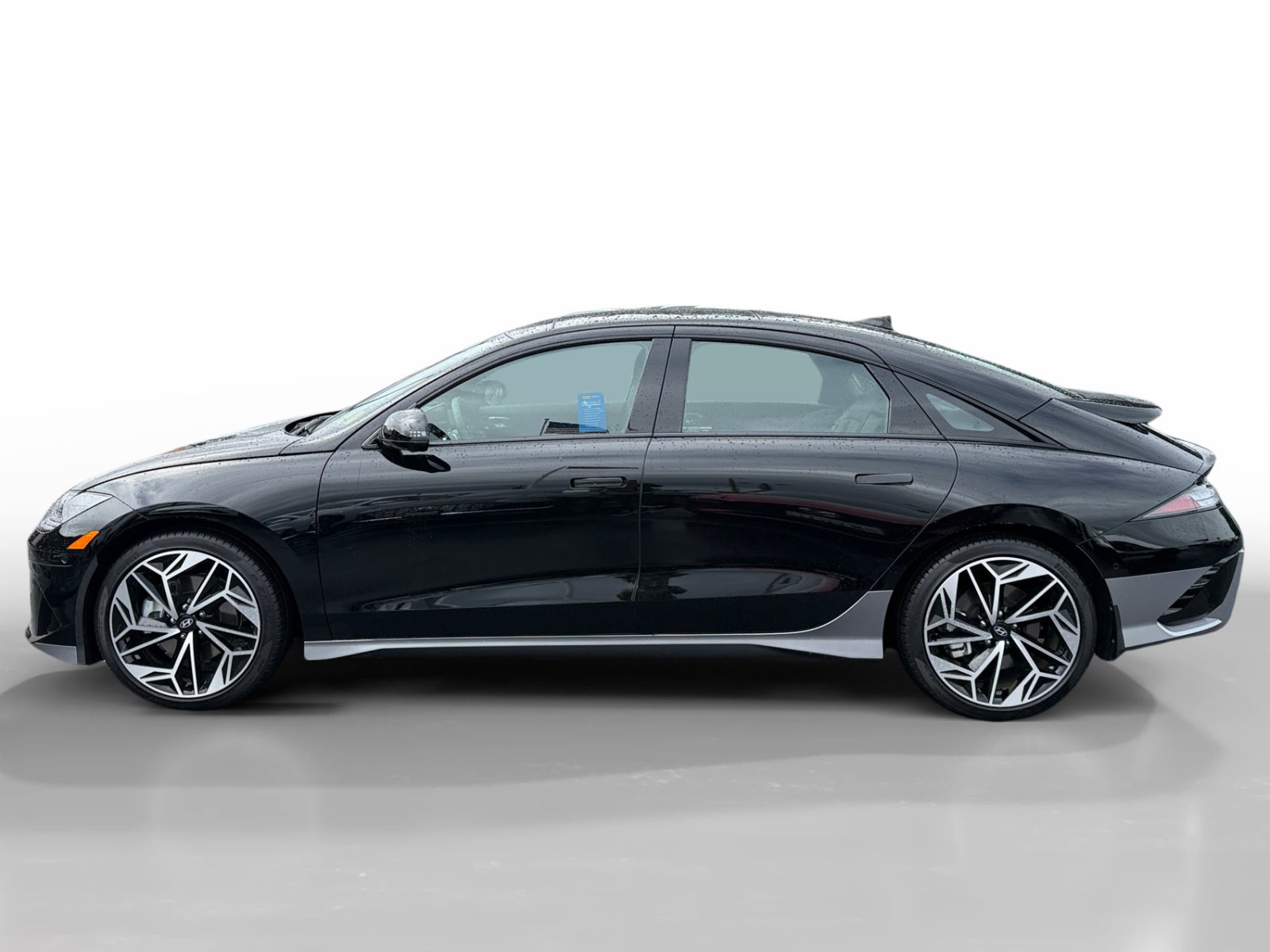 Used 2023 Hyundai Ioniq 6 Limited image 2