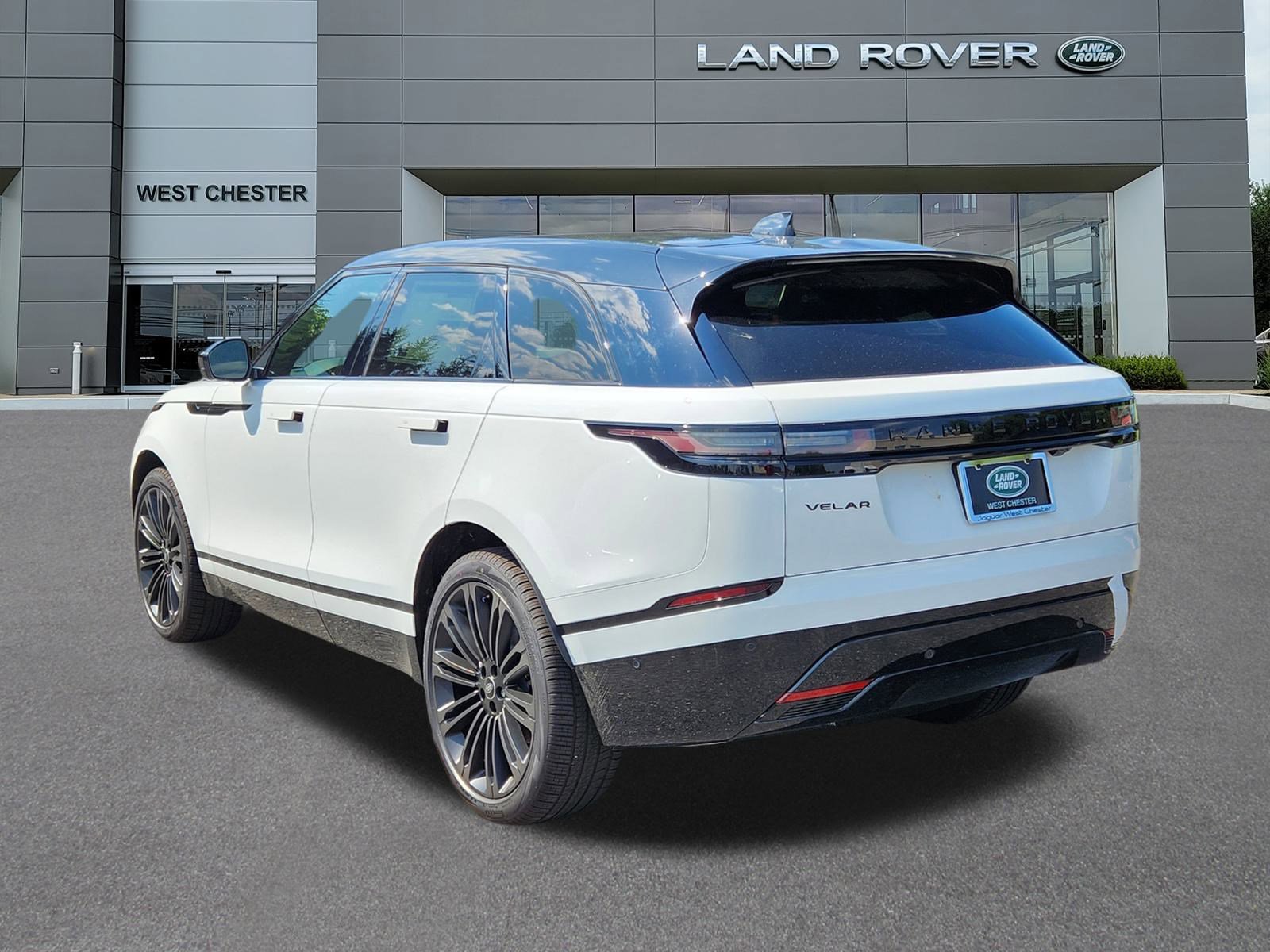 New 2026 Land Rover Range Rover Velar Dynamic SE image 3