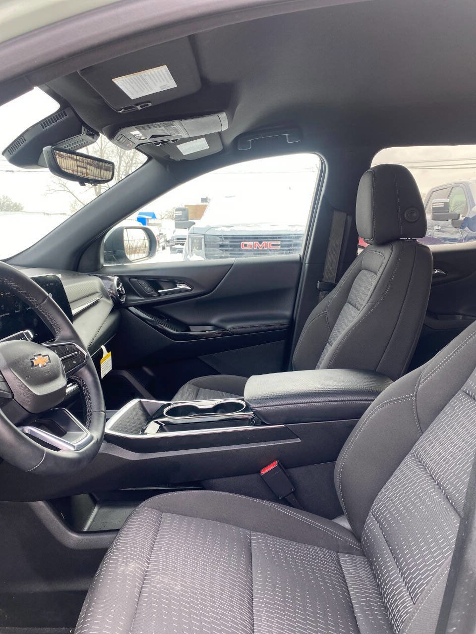 Used 2025 Chevrolet Equinox LT w/ Safety and Technology Package image 6