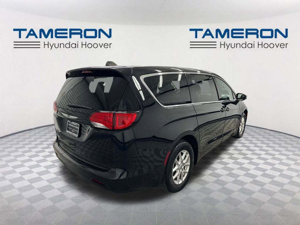 Used 2024 Chrysler Voyager LX image 5