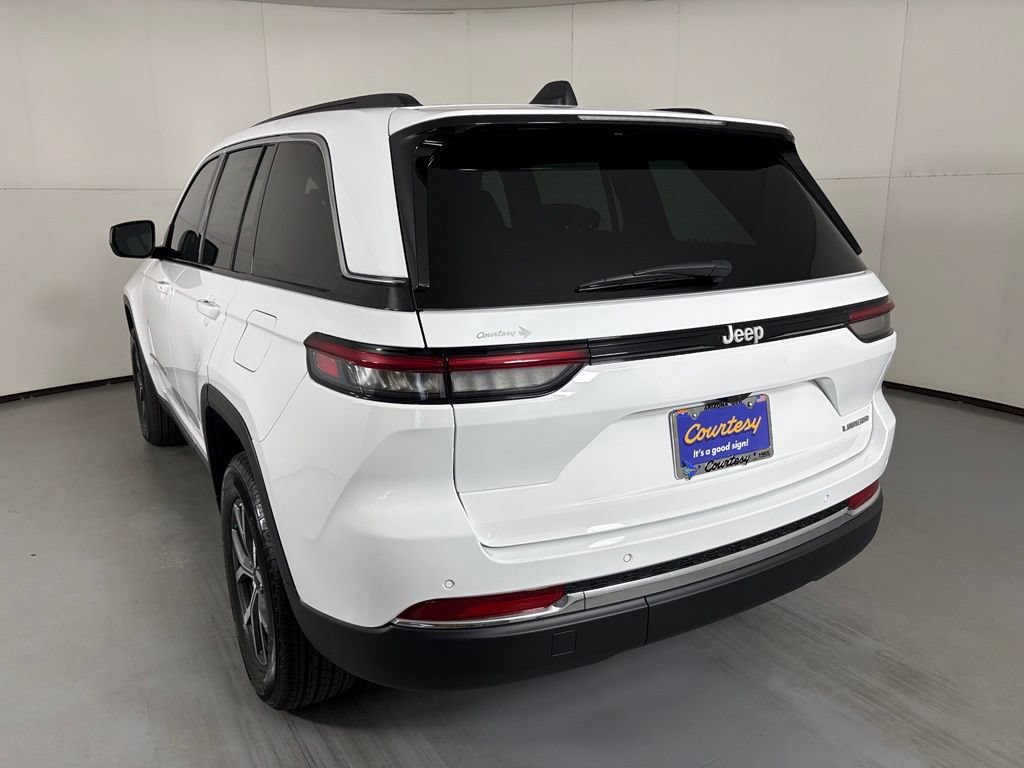 New 2027 Jeep Grand Cherokee Laredo X RWD image 6