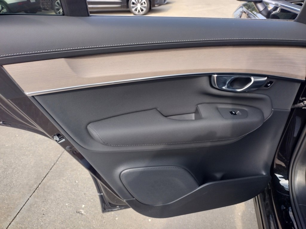 New 2025 Volvo XC90 B6 Plus image 17