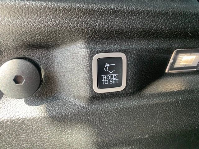 Used 2022 Jeep Grand Cherokee L Limited w/ Luxury Tech Group II image 6