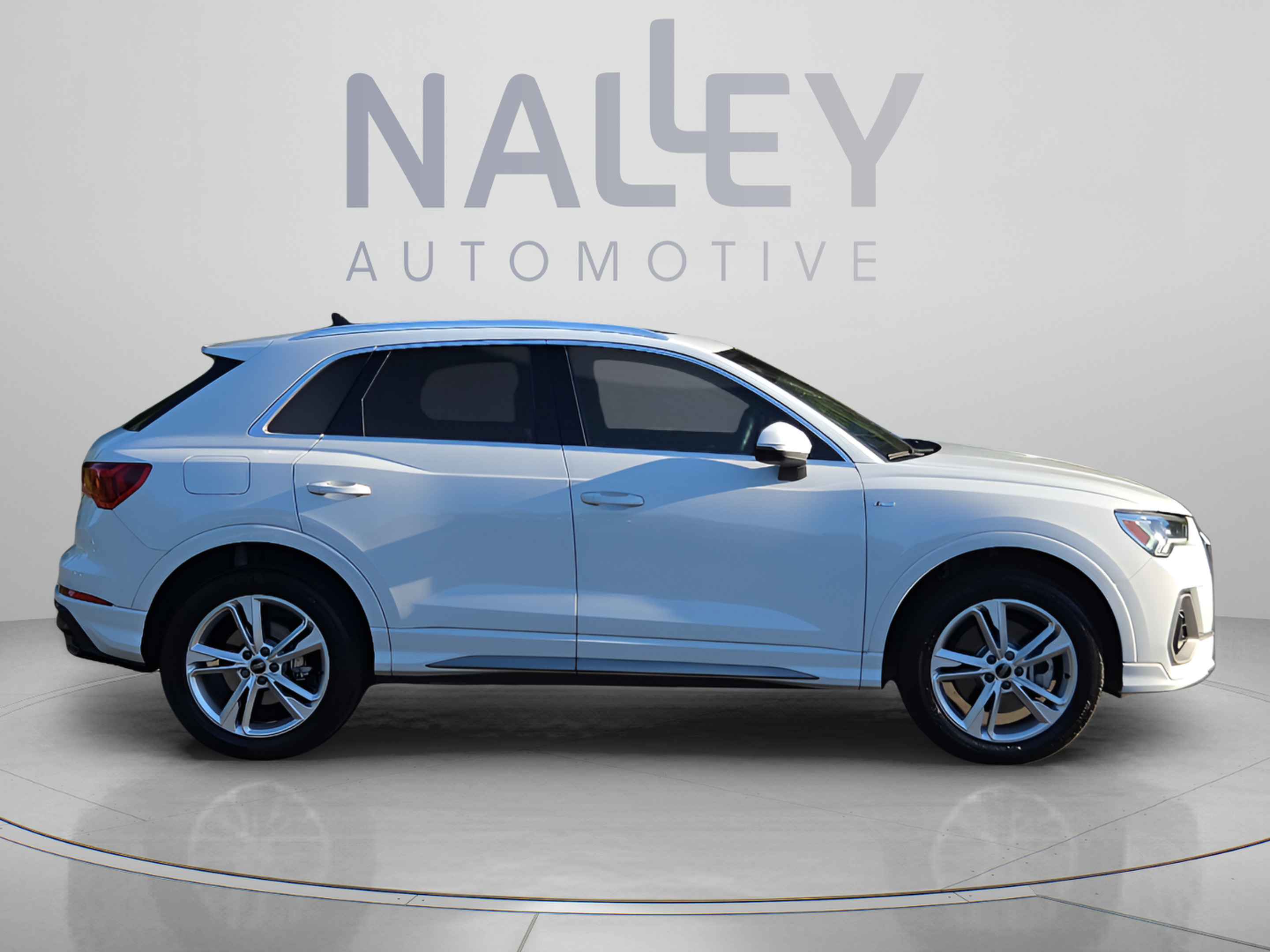 Used 2022 Audi Q3 2.0T Premium Plus w/ Premium Plus Package AWD/4WD image 6