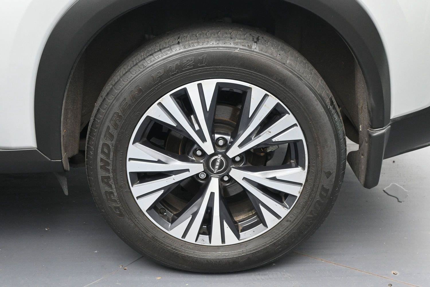 Used 2023 Nissan Rogue SV AWD/4WD image 11