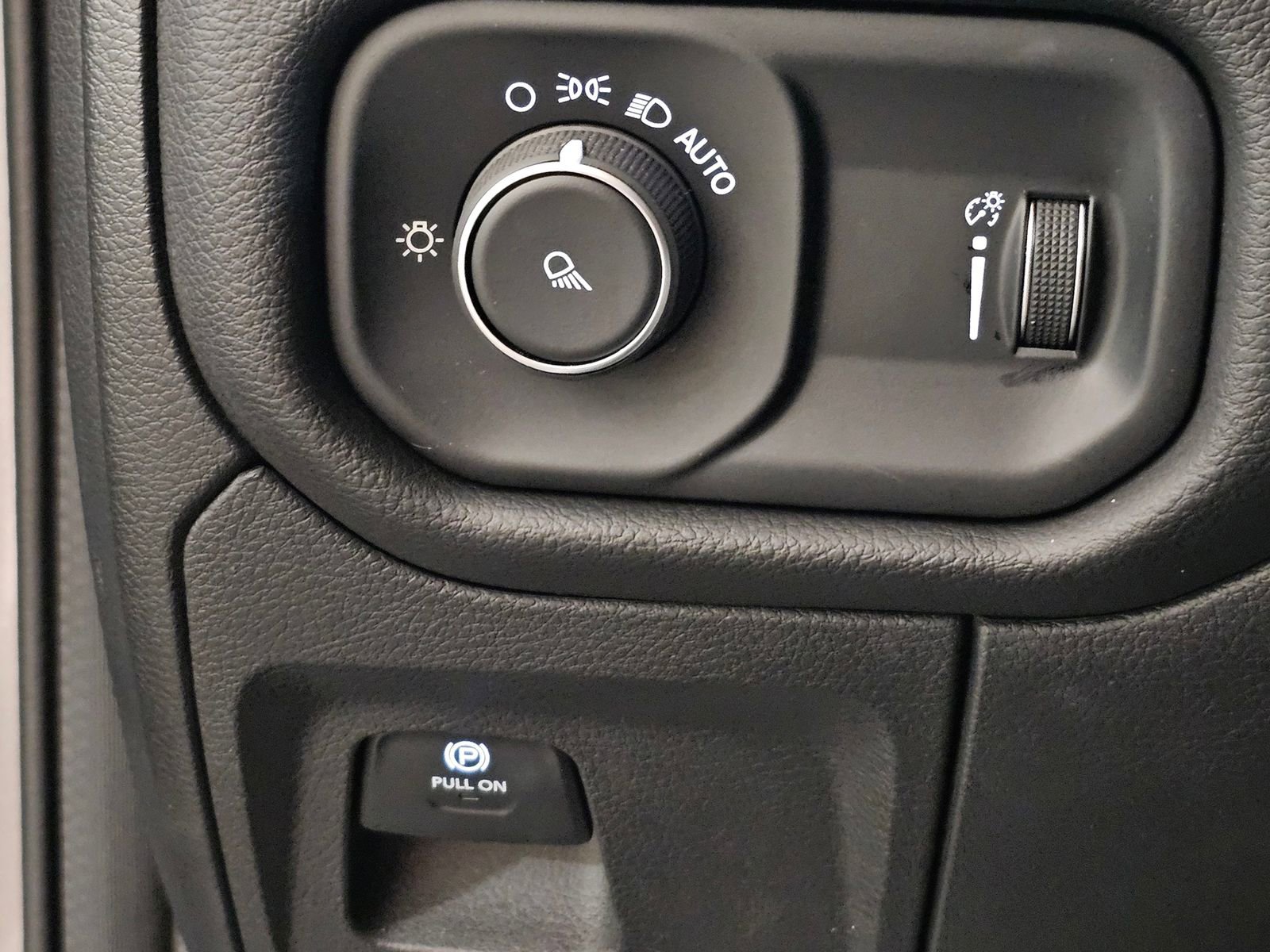 Used 2024 RAM 1500 Laramie image 27