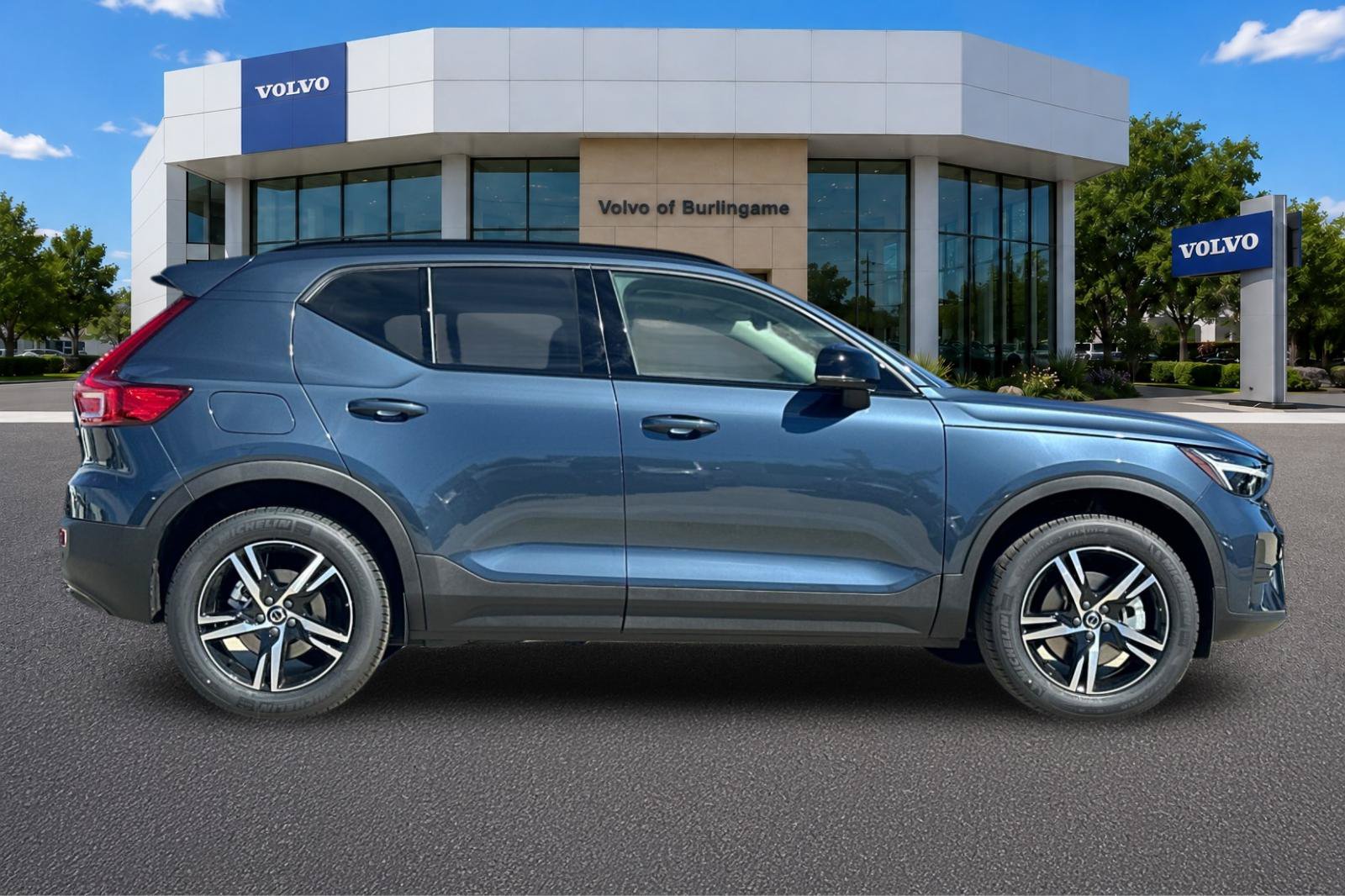 New 2026 Volvo XC40 B5 Core w/ Protection Package Premier AWD/4WD image 2