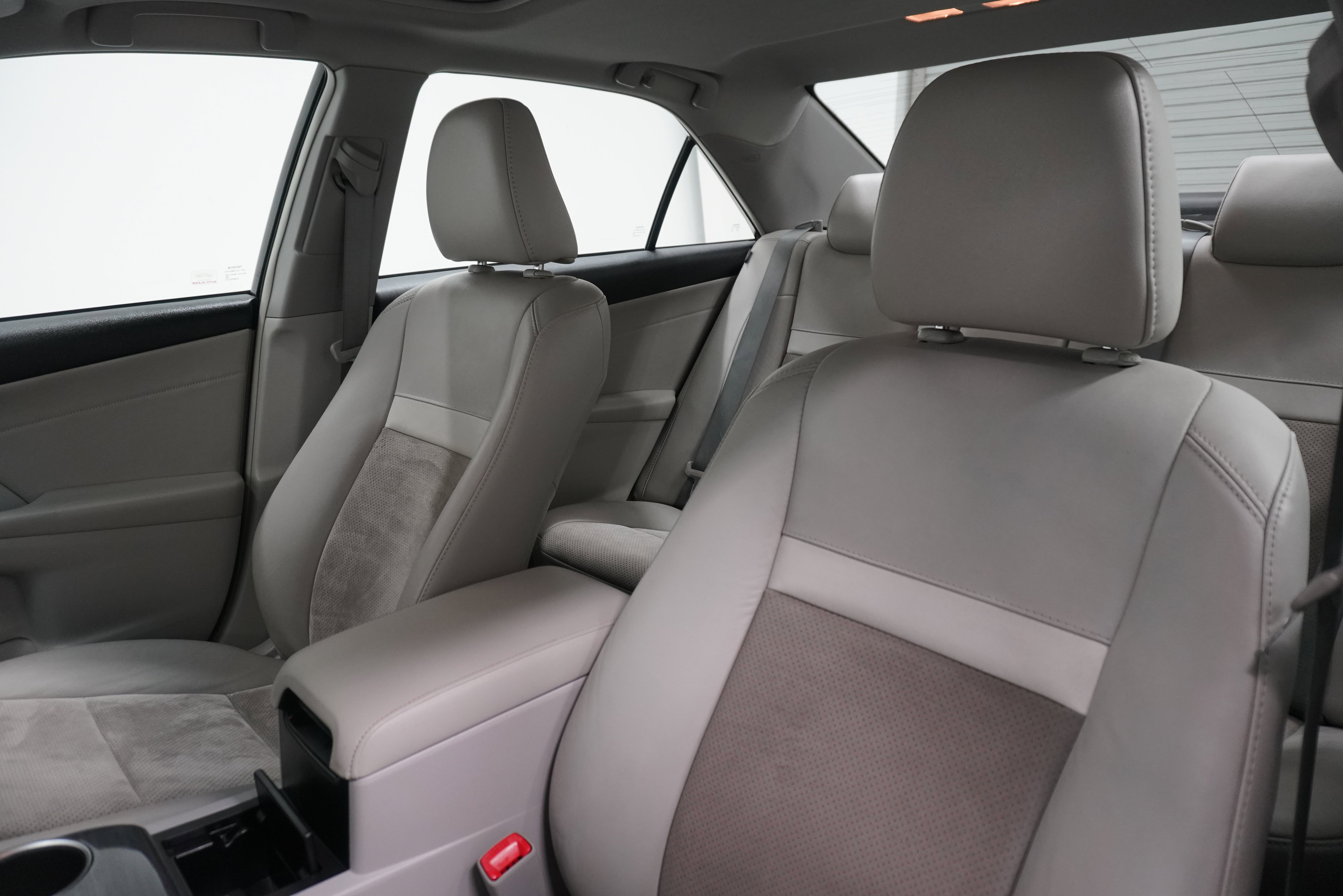 Used 2014 Toyota Camry XLE image 11