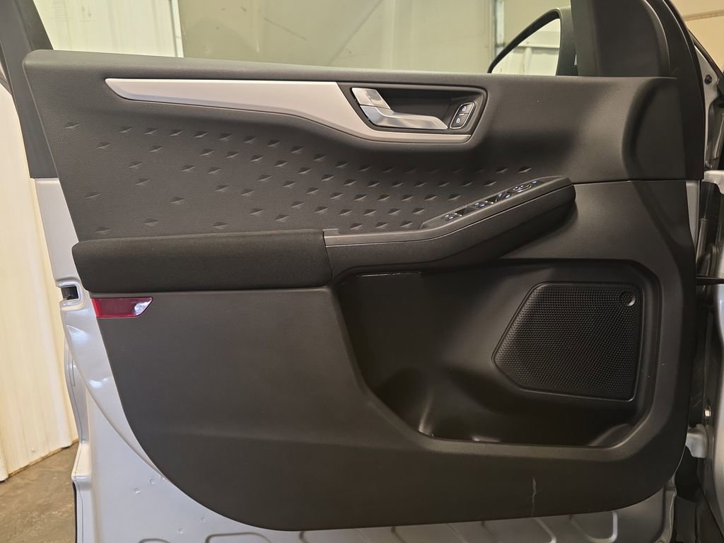 Used 2020 Ford Escape SE image 18