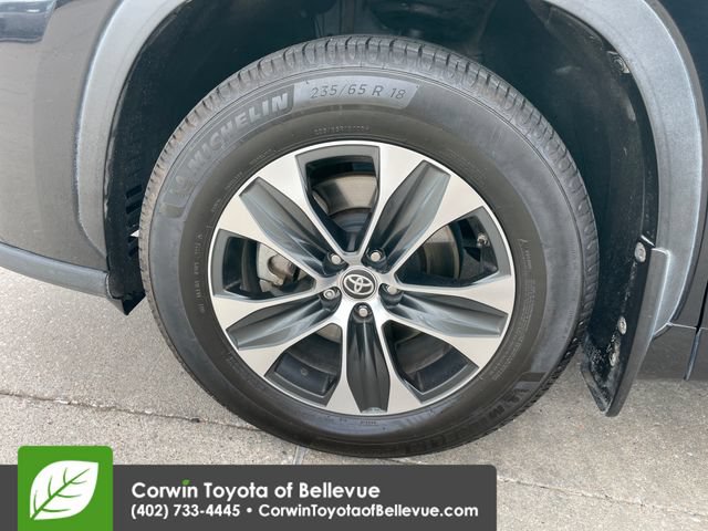 Used 2020 Toyota Highlander XLE AWD/4WD image 47