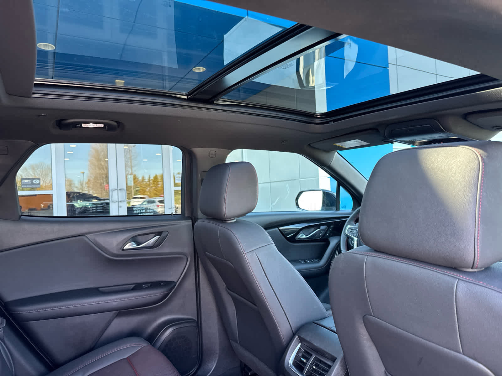 Used 2025 Chevrolet Blazer RS w/ Enhanced Convenience Package AWD/4WD image 6