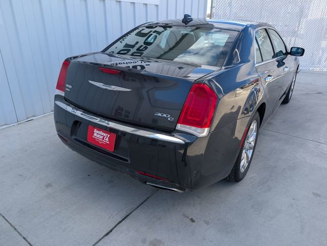 Used 2016 Chrysler 300 C image 18