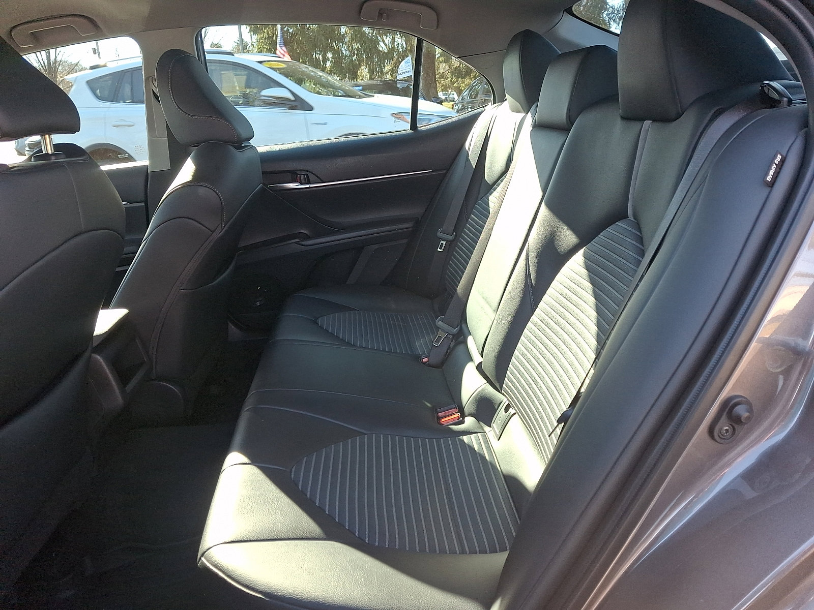 Used 2023 Toyota Camry SE image 10