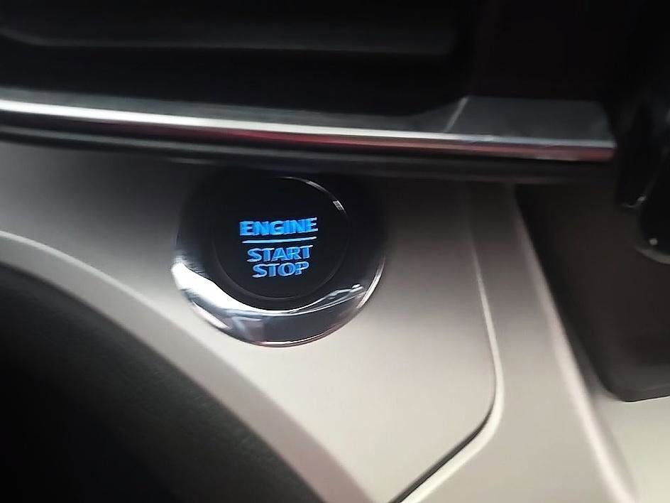 Used 2023 Ford Explorer XLT w/ Equipment Group 202A image 19