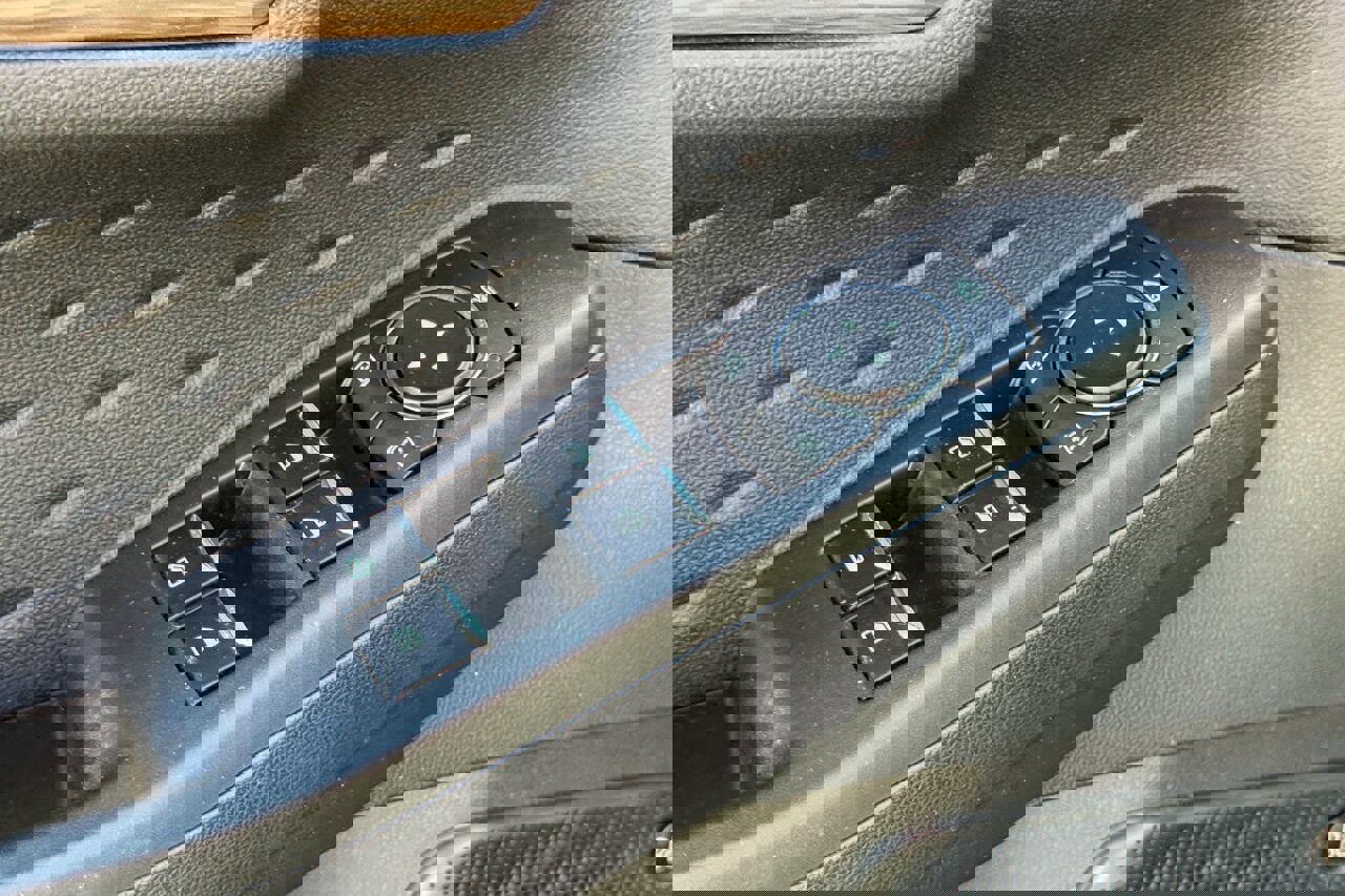 Used 2020 Ford Escape Titanium image 22