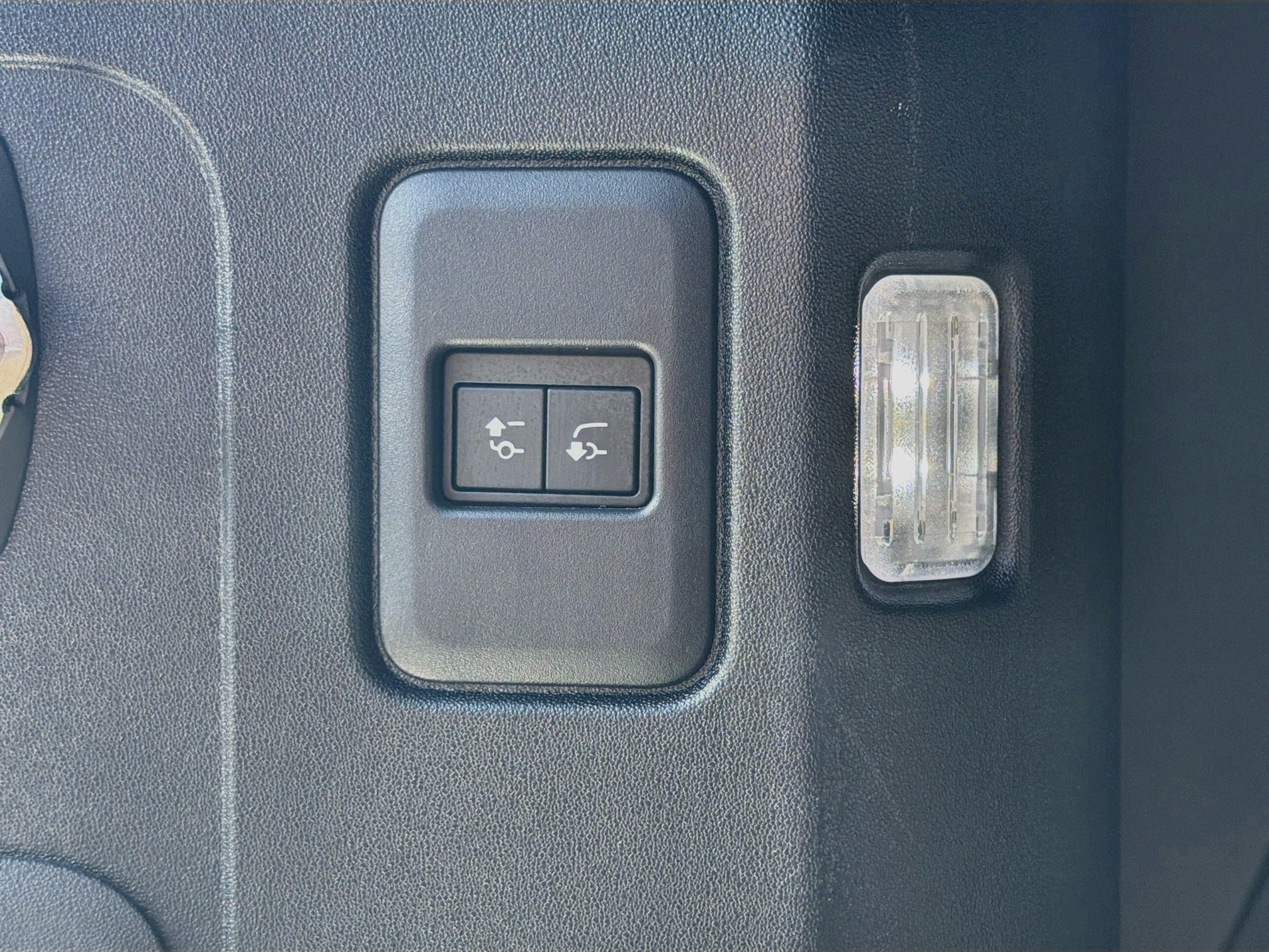 Used 2022 Land Rover Defender 110 XS Edition AWD/4WD image 46