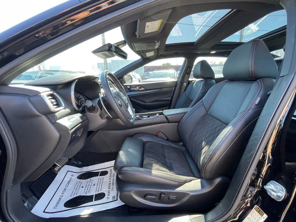 Used 2023 Nissan Maxima SR w/ Sport Mat Group FWD image 18