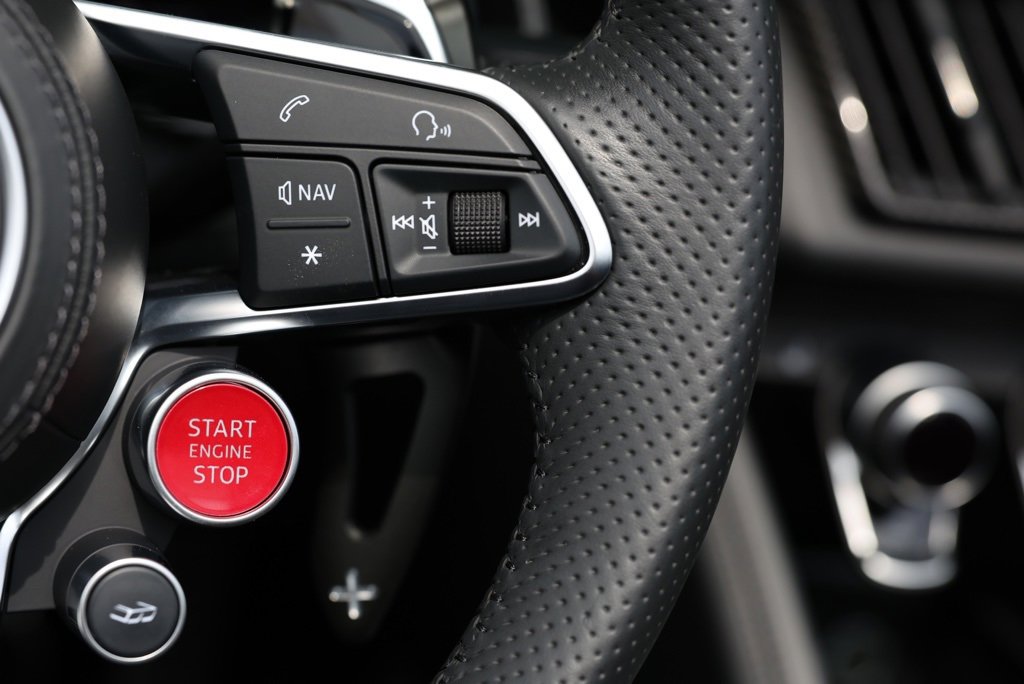 Used 2018 Audi R8 V10 plus w/ Full Leather Package image 39