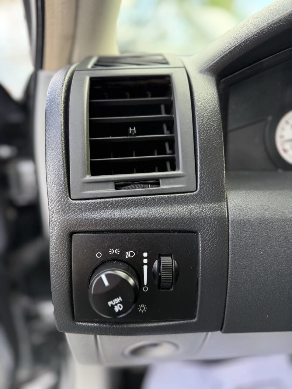 Used 2006 Chrysler 300 Touring RWD image 12