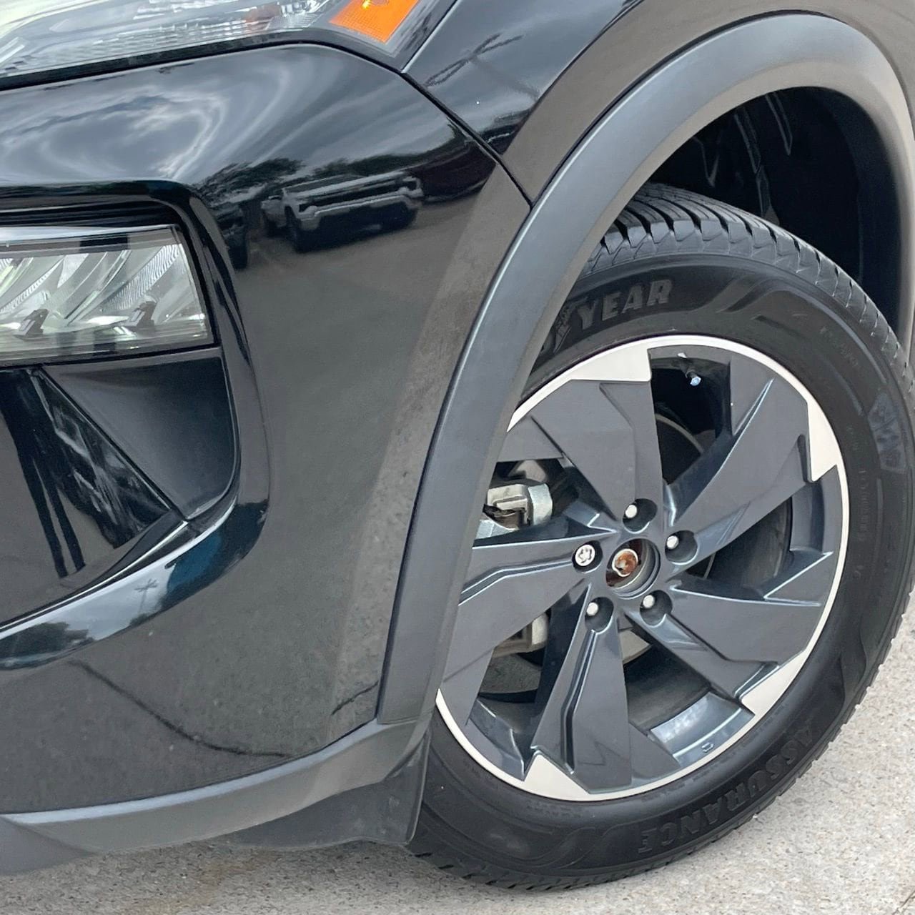 Used 2024 Nissan Rogue SV FWD image 9