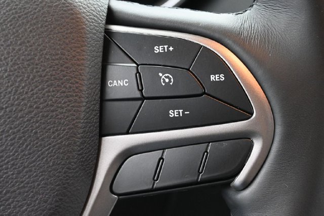 Used 2019 Jeep Grand Cherokee Altitude AWD/4WD image 30