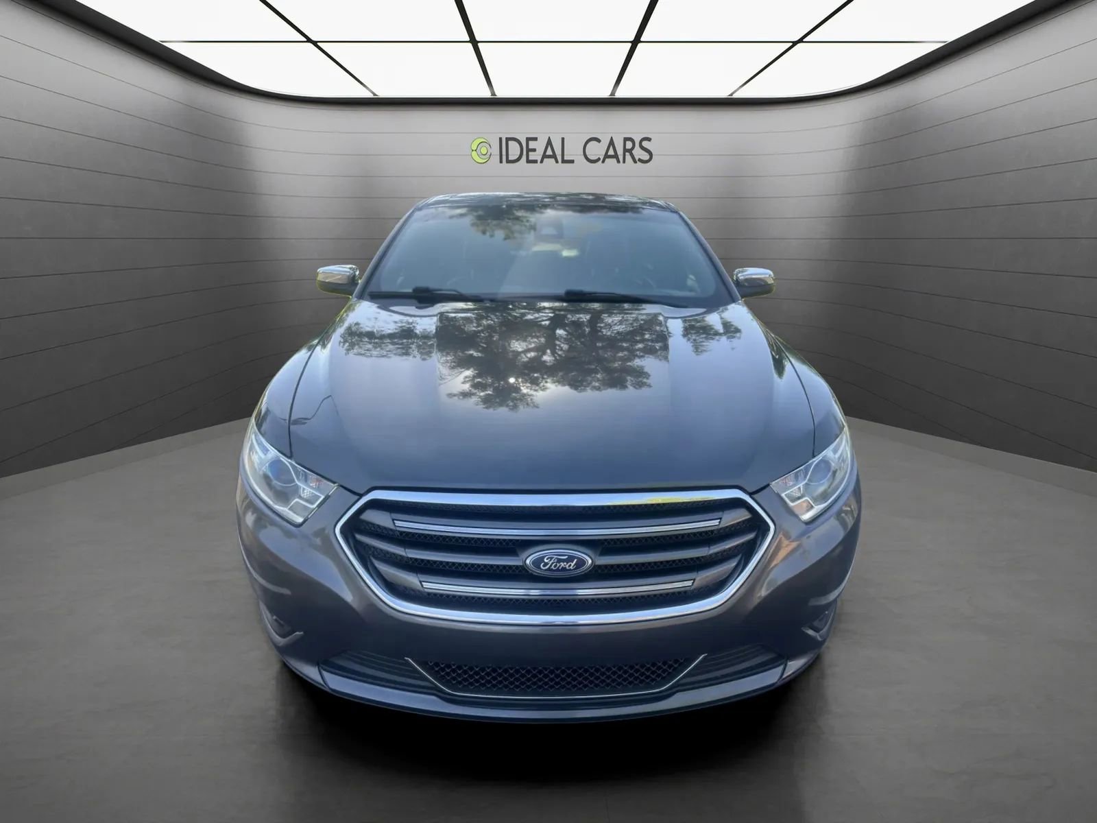 Used 2019 Ford Taurus Limited FWD image 2