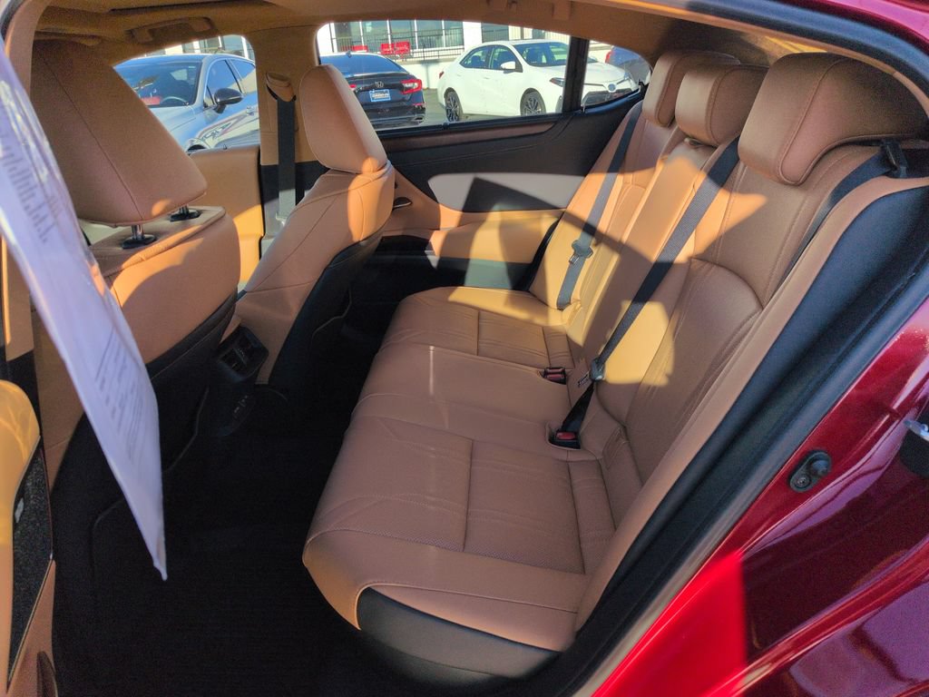 Used 2025 Lexus ES 300h Ultra Luxury w/ Accessory Package (Z1) FWD image 25