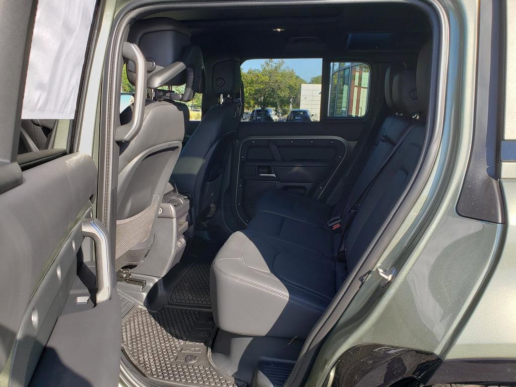 New 2025 Land Rover Defender 110 X-Dynamic SE image 11