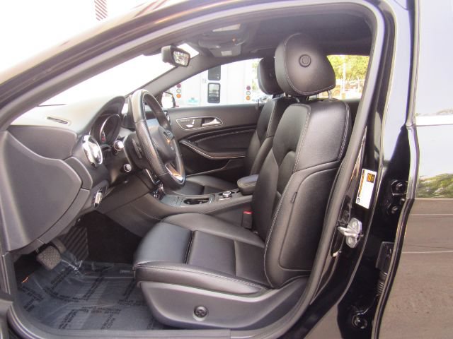 Used 2020 Mercedes-Benz GLA 250 w/ Premium Package image 16