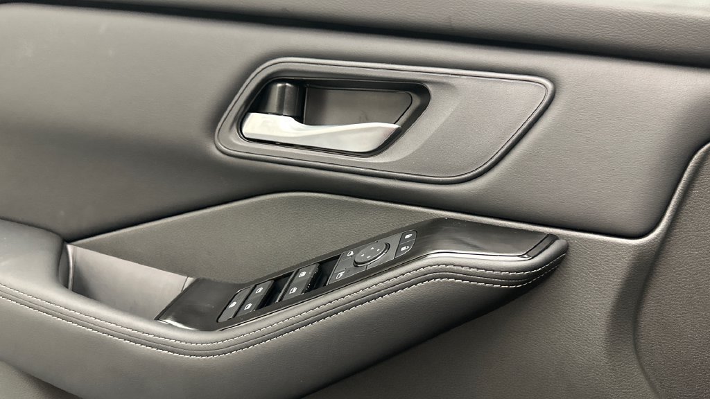New 2026 Nissan Rogue SV AWD/4WD image 14