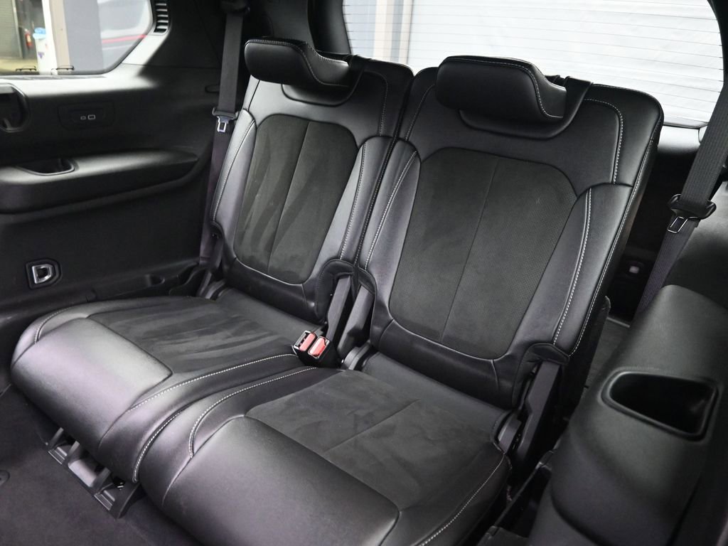 Used 2024 Jeep Grand Cherokee L Laredo AWD/4WD image 14