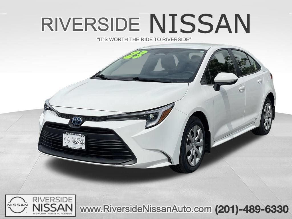 Used 2023 Toyota Corolla LE AWD/4WD image 1