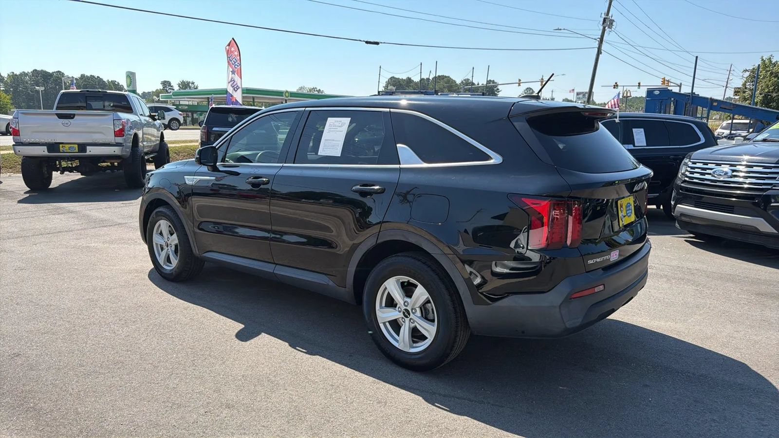 Used 2023 Kia Sorento LX FWD image 3