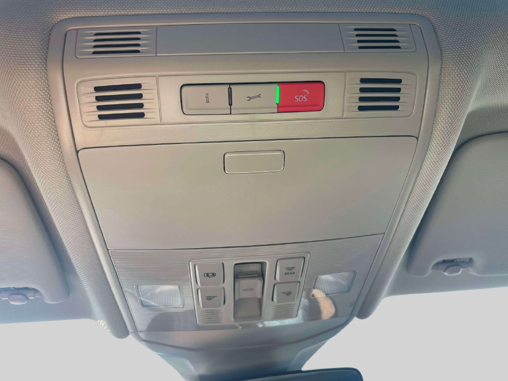 Used 2024 Volkswagen Jetta SE w/ Panoramic Sunroof Package FWD image 31