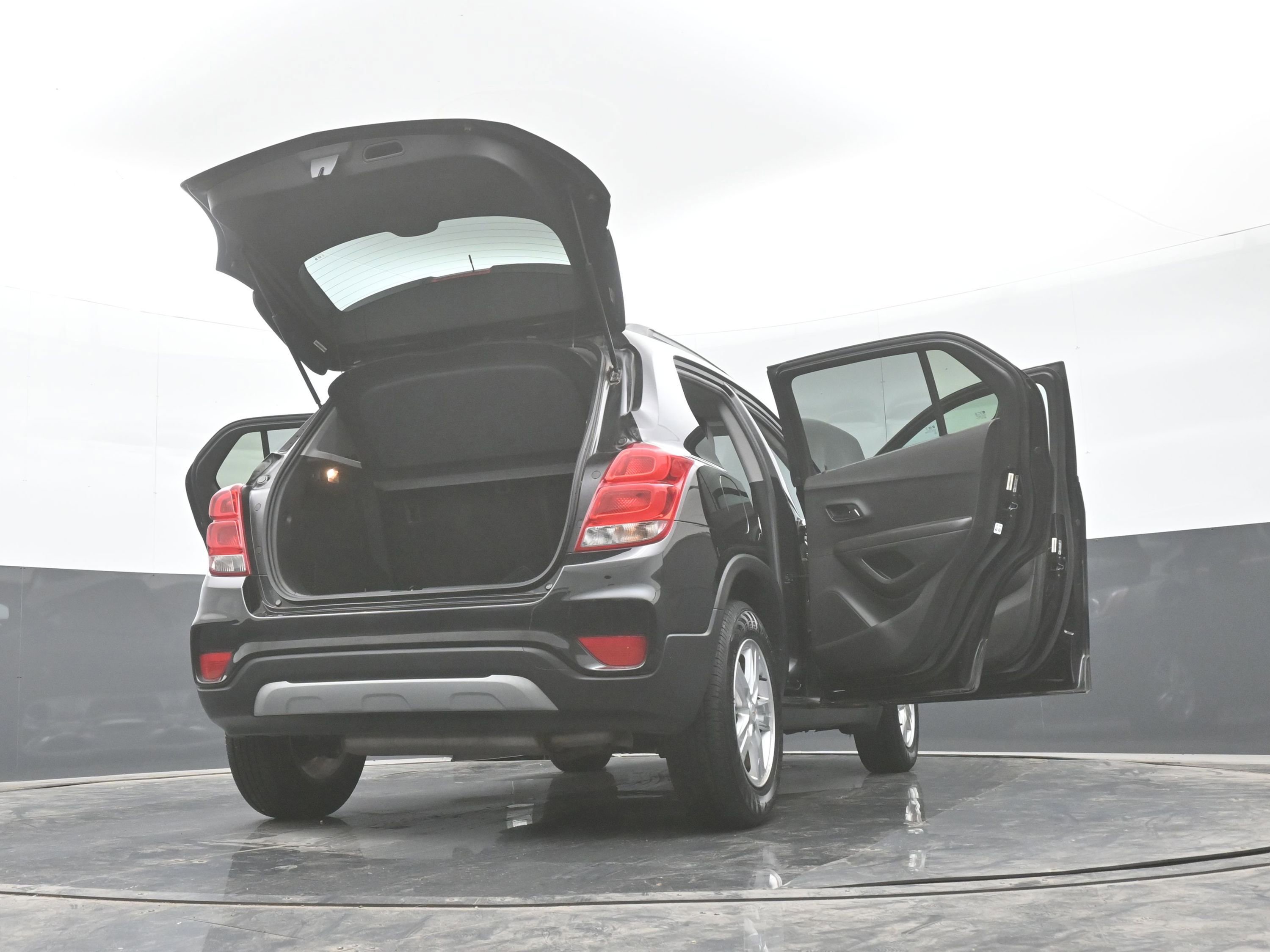 Used 2020 Chevrolet Trax LT w/ LT Convenience Package image 46