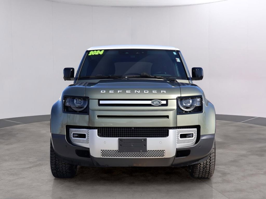 Used 2024 Land Rover Defender 110 SE AWD/4WD image 2