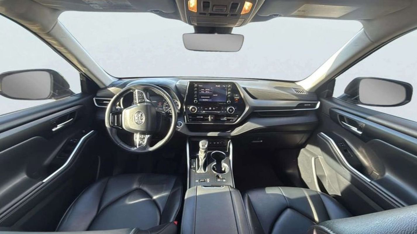 Used 2021 Toyota Highlander XLE image 10