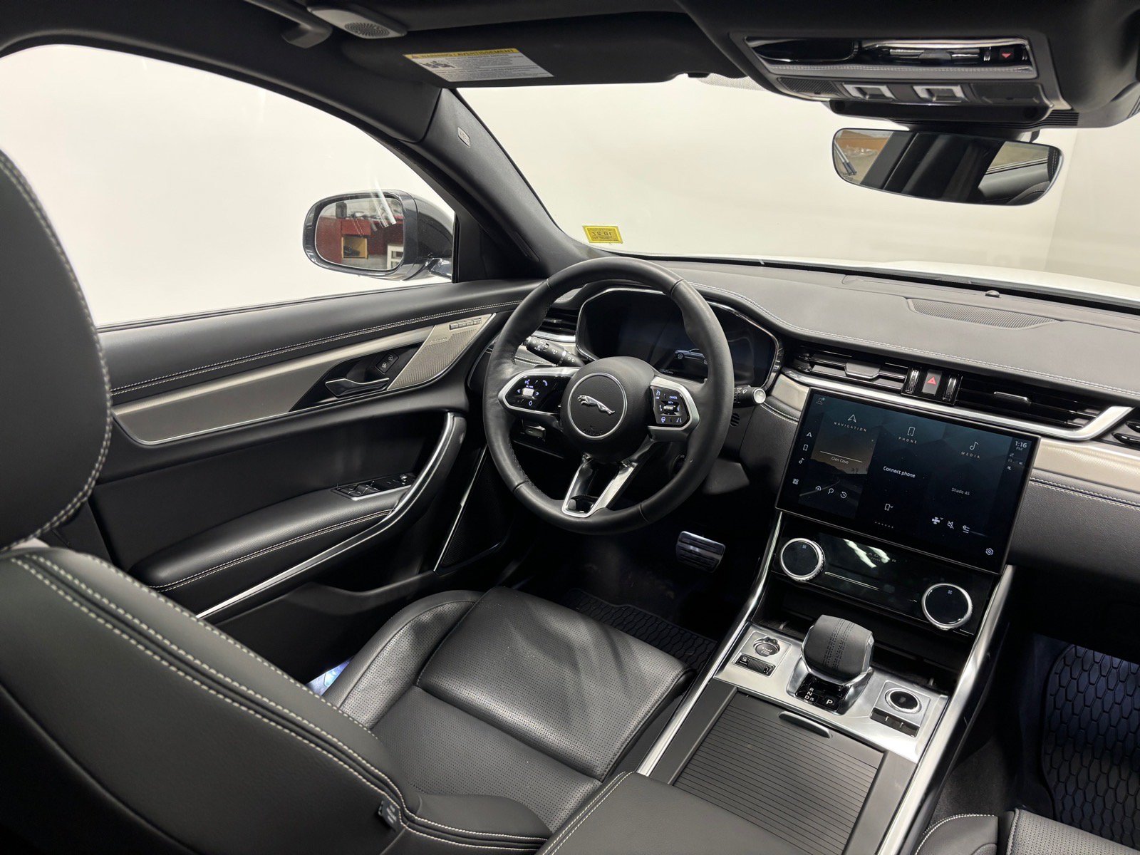 Used 2024 Jaguar XF R-Dynamic SE AWD/4WD image 32
