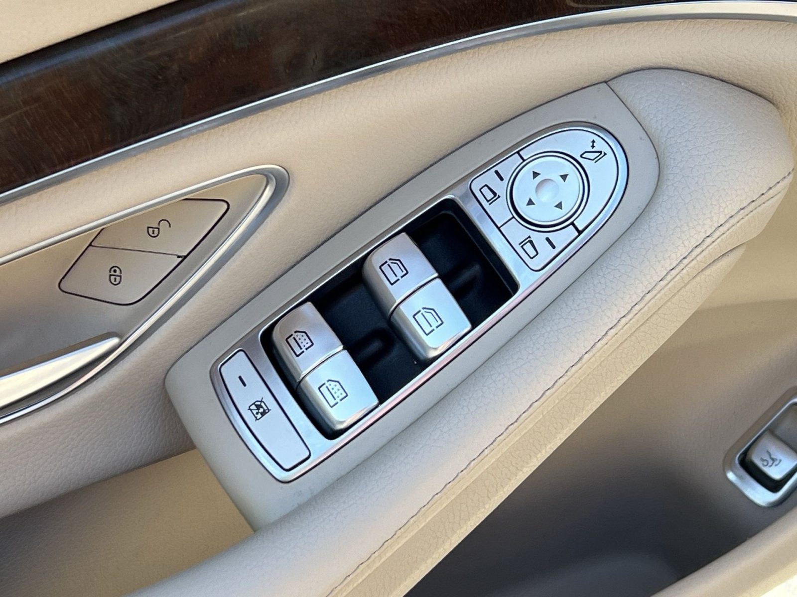 Used 2014 Mercedes-Benz S 550 Sedan image 20