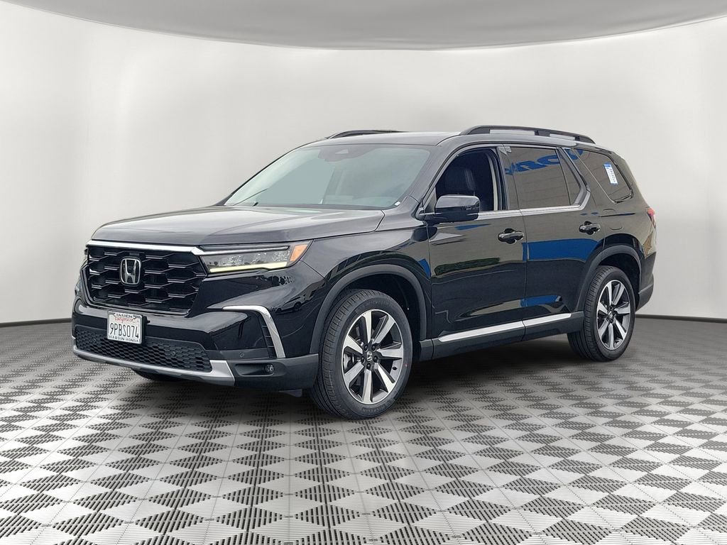 Certified 2025 Honda Pilot Touring image 3