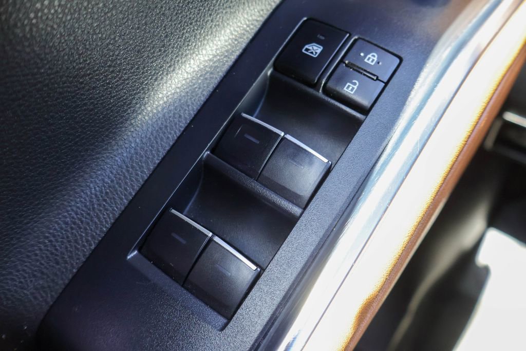 Used 2024 Toyota Highlander Platinum image 20
