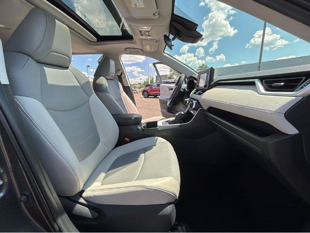 Used 2022 Toyota RAV4 XLE Premium AWD/4WD image 6