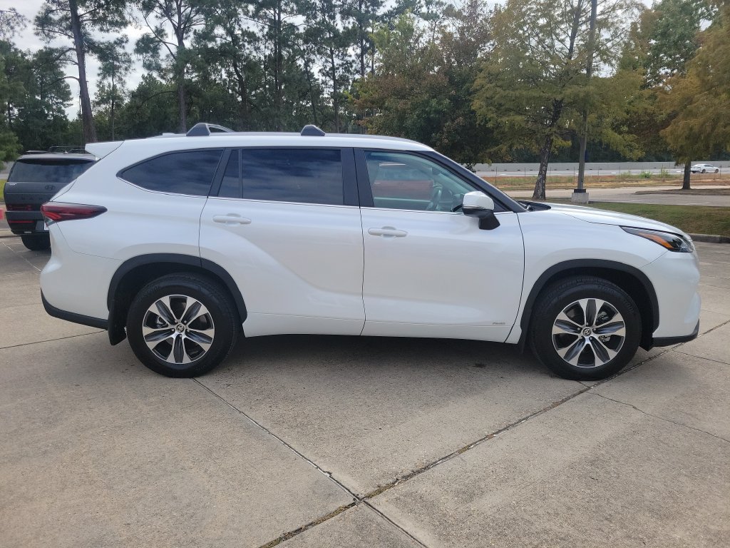Certified 2026 Toyota Highlander XLE AWD/4WD image 9