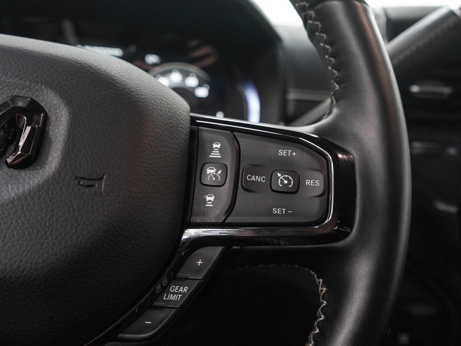 Used 2025 RAM 3500 Limited AWD/4WD image 29
