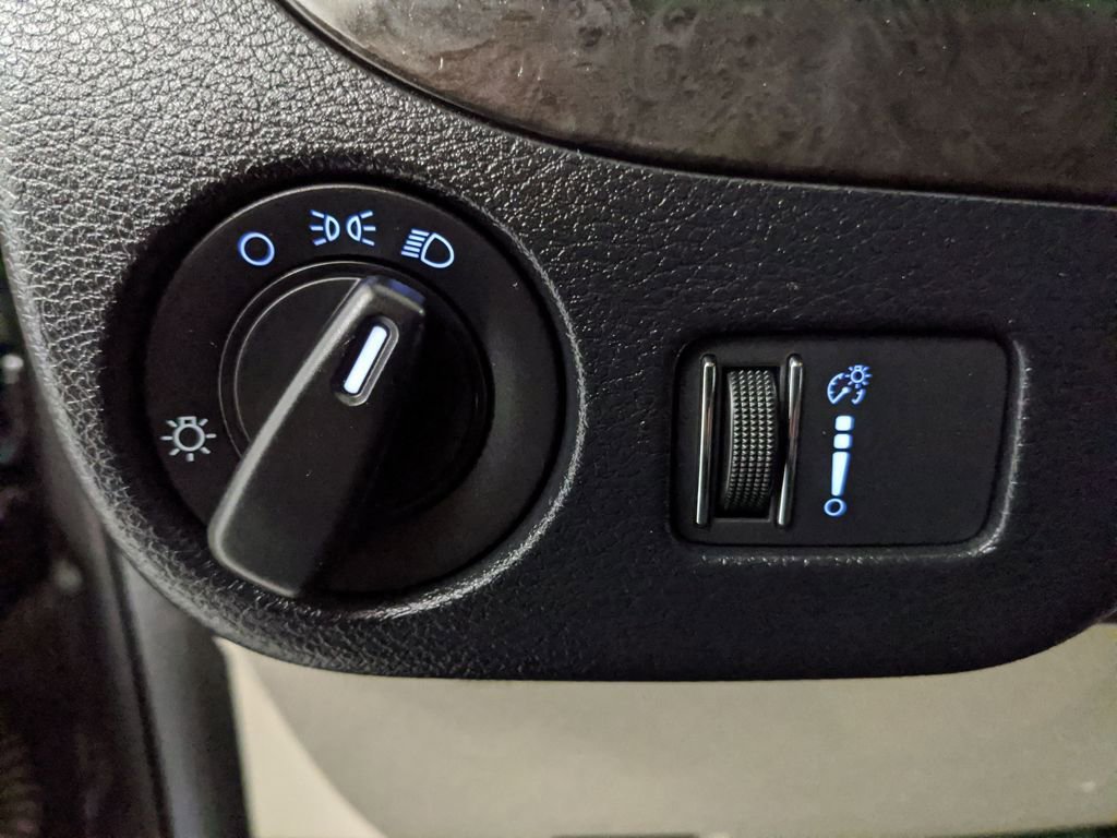 Used 2018 Dodge Grand Caravan SE w/ UConnect Hands-Free Group image 13