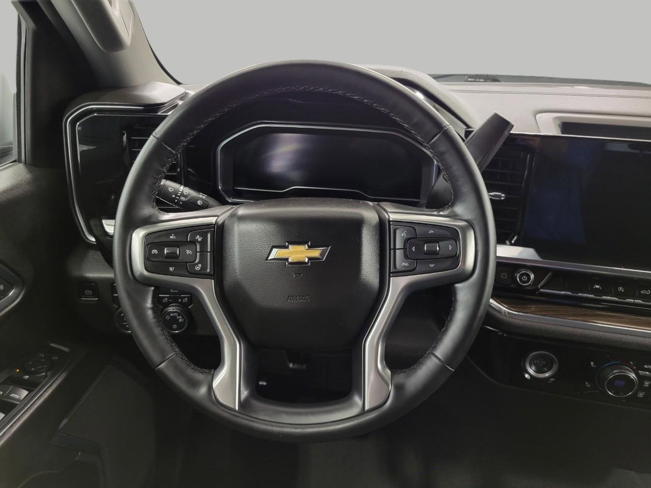 Used 2024 Chevrolet Silverado 1500 LT AWD/4WD image 5