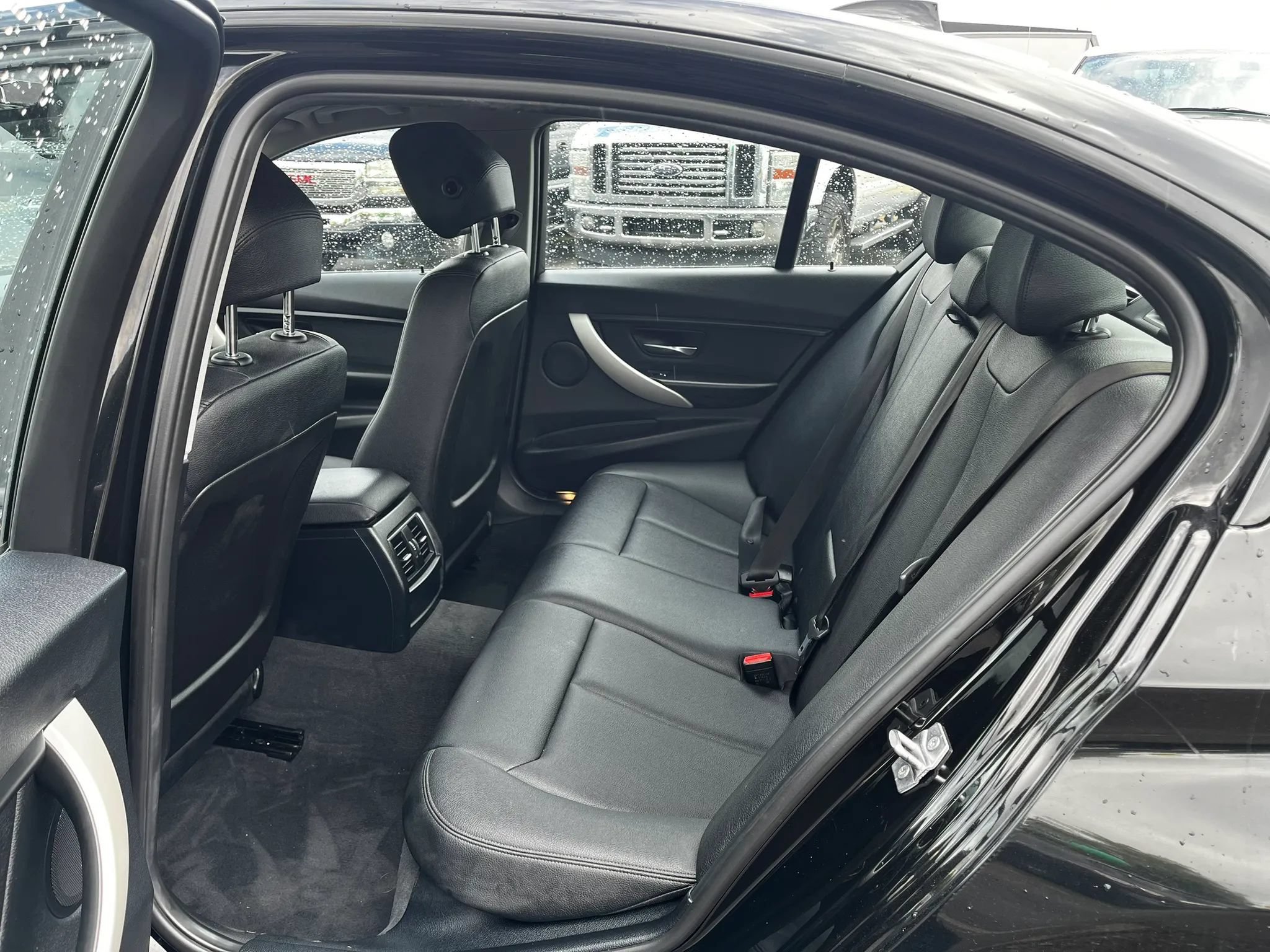 Used 2017 BMW 320i Sedan RWD image 11