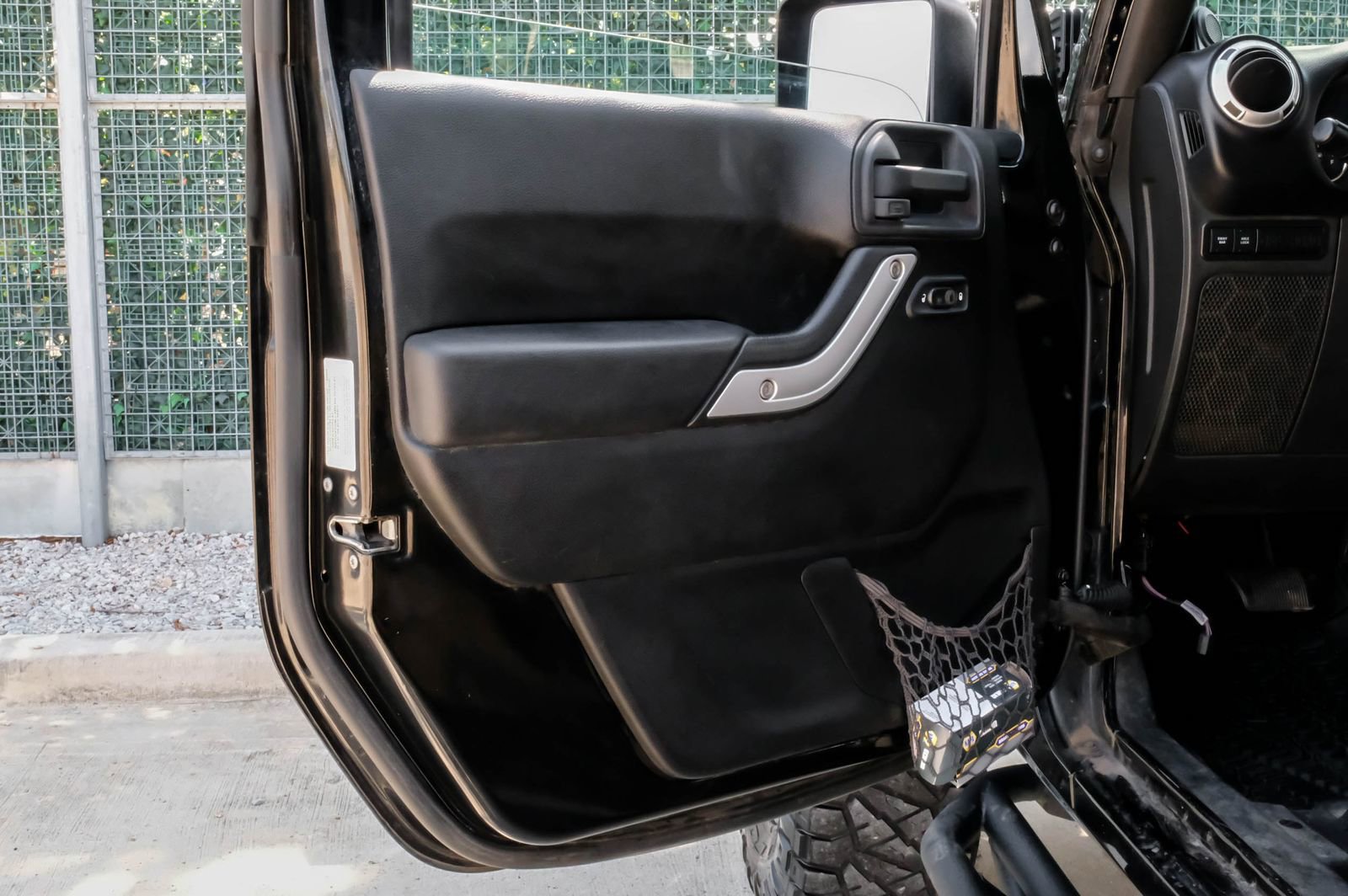 Used 2013 Jeep Wrangler Unlimited Rubicon w/ Connectivity Group AWD/4WD image 46